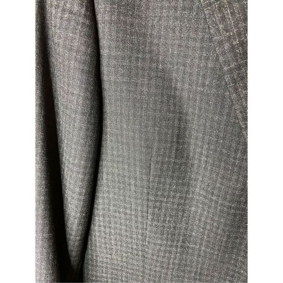 42 Reg 100% wool blazer in subtle check pattern. EUC. Measurements included. - Picture 2 of 7